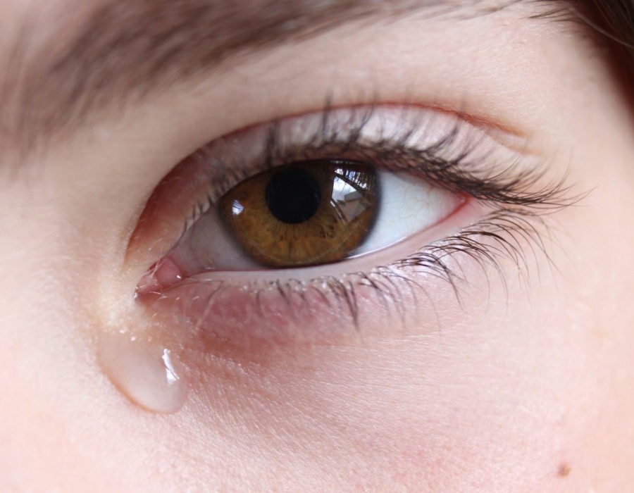 Увлажняющие капли от слезоточивости глаз